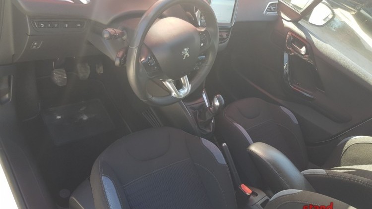 Peugeot 208 1.6 HDI EXCLUSIVE