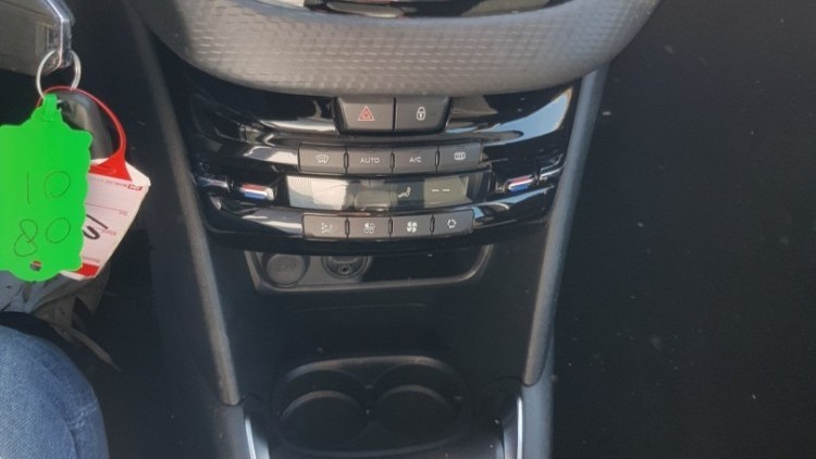 Peugeot 208 1.6 HDI EXCLUSIVE