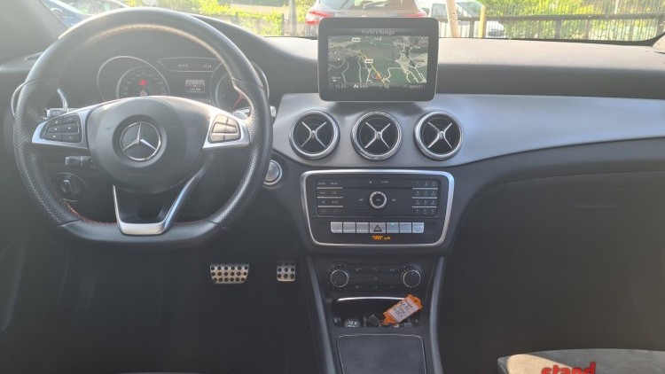 Mercedes-Benz Classe CLA 180 Aut. AMG Solution