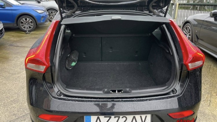 Volvo V40 2.0 R Design