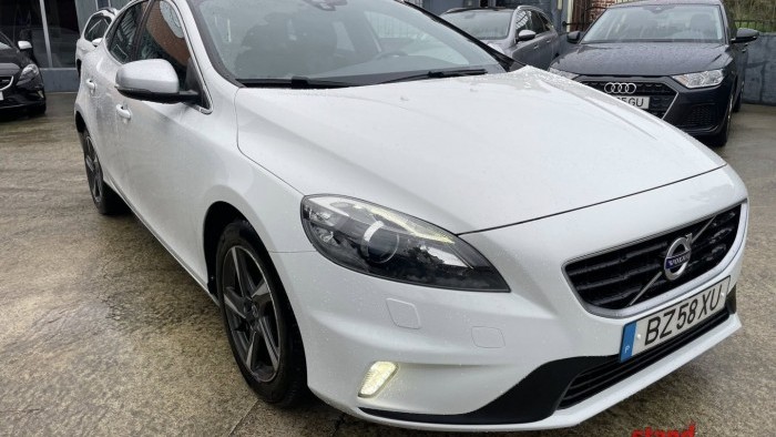 Volvo V40 2.0 R Design